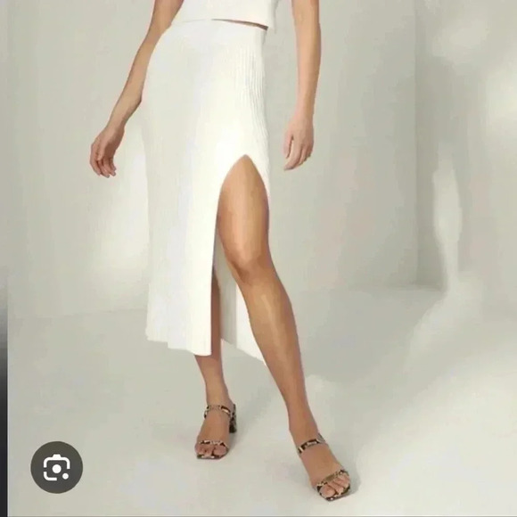 Aritzia || Wilfred Zeta Ribbed Midi Skirt with Slit Black Size XS - Picture 2 of 7